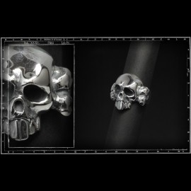 Crazy piglet skull & cross bone ring