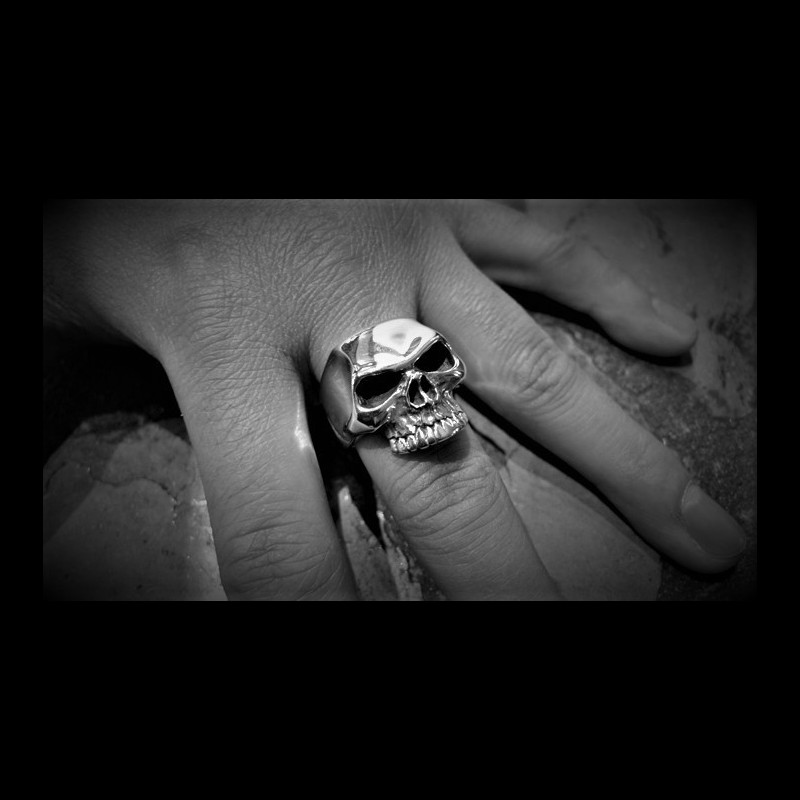 Lemola skull ring