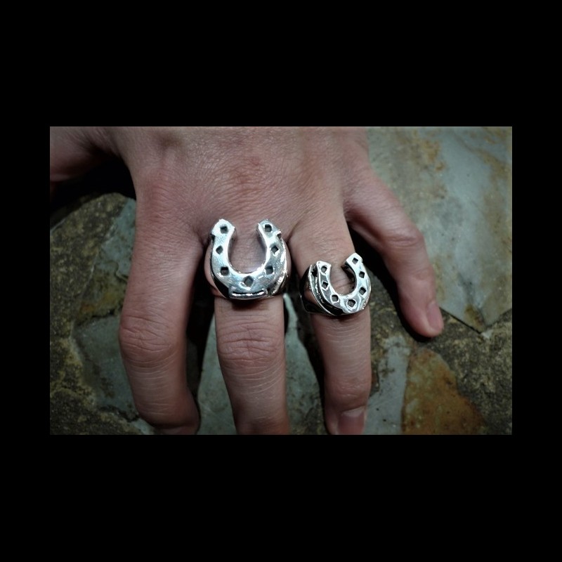 Horseshoe ring (small)