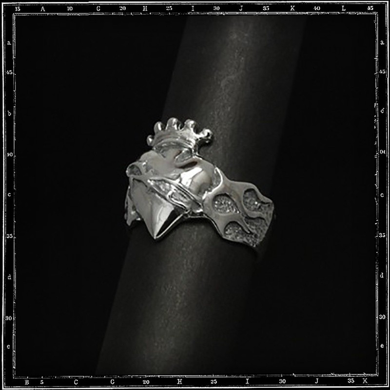 Sacred heart ring (small)