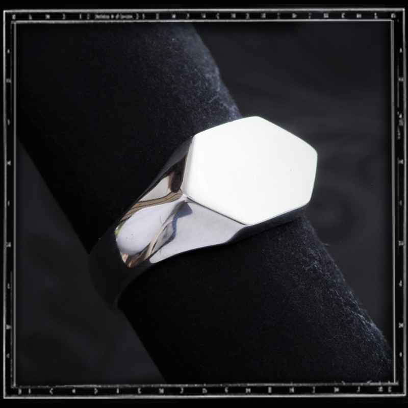 Signet Ring 4 Signet Ring 4