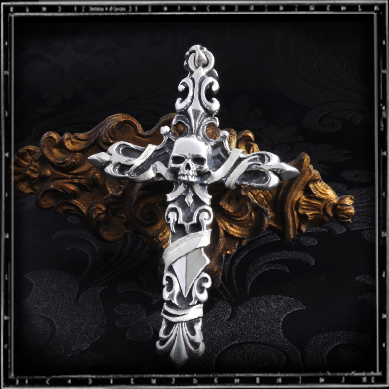 Versailles Cross pendant