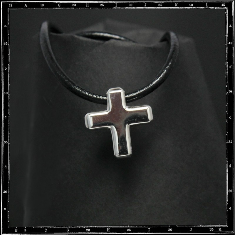 Chunky cross pendant (small)