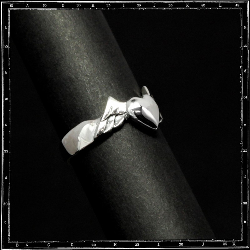 Small heart & wings ring