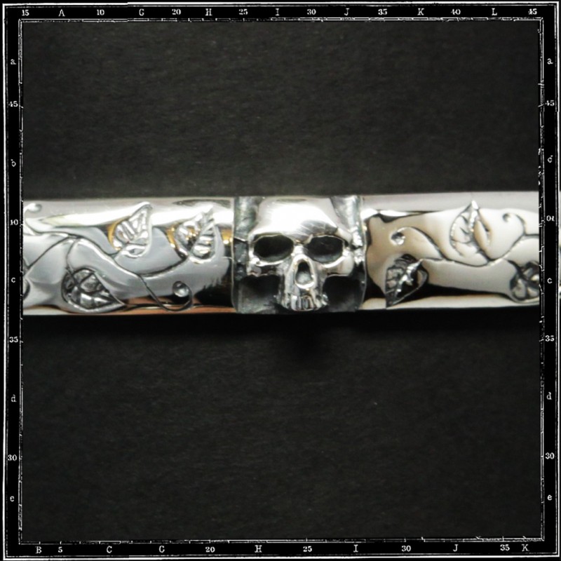 Narrow 3 skulls & leaves bracelet