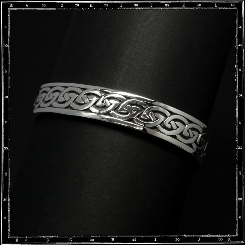Plain Celtic knots bracelet