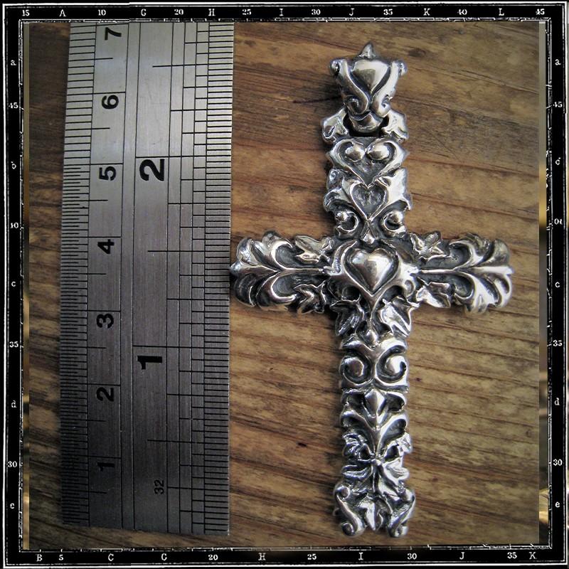 Tudor Cross Pendant (Heart)