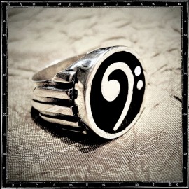 BASS CLEFF RING