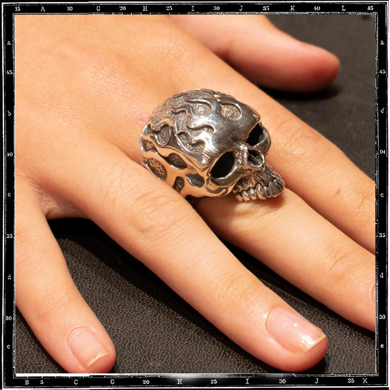 Flamed skull ring