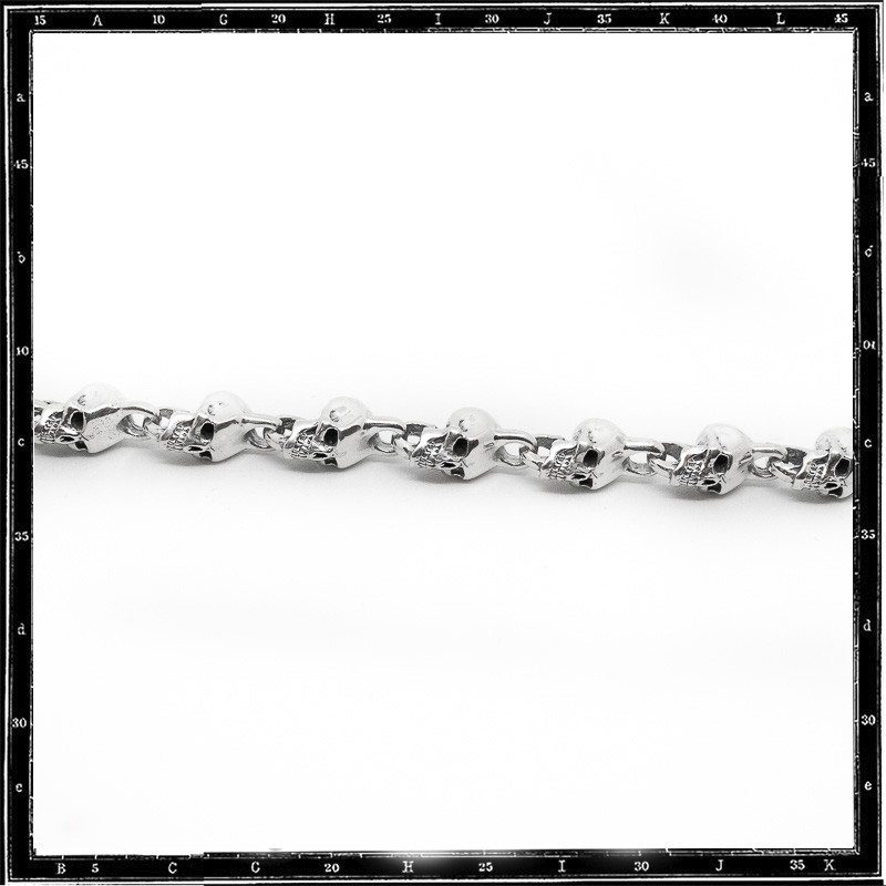 Medium skulls link bracelet