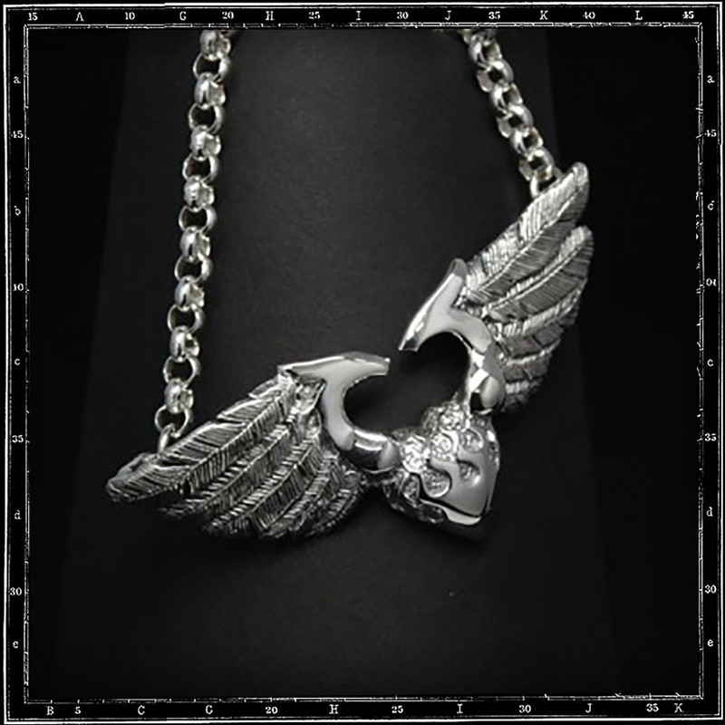 Large 3d heart & wings pendant