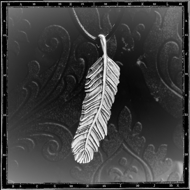 Louvres Feather Pendant (medium)
