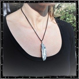 Louvres Feather Pendant (Large)