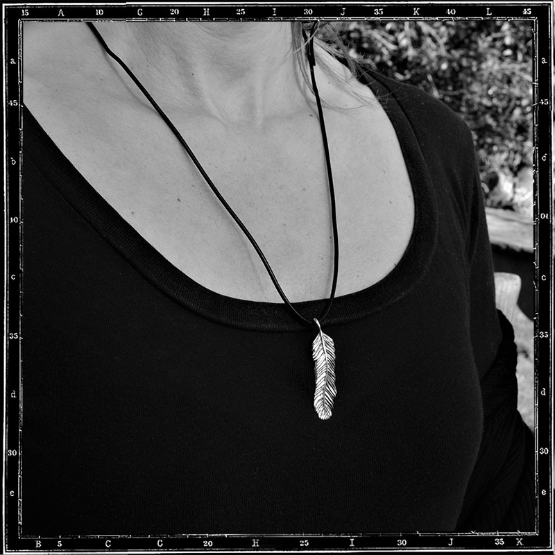 Louvres Feather Pendant (medium)
