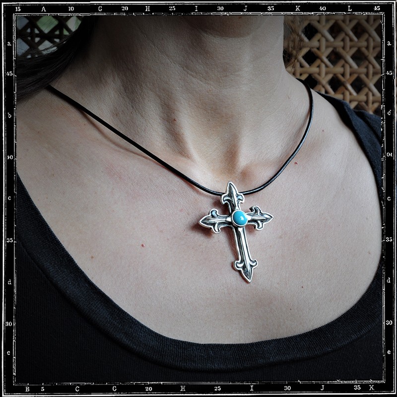 Gothic cross pendant setting