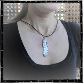 Louvres Feather Pendant (Large)
