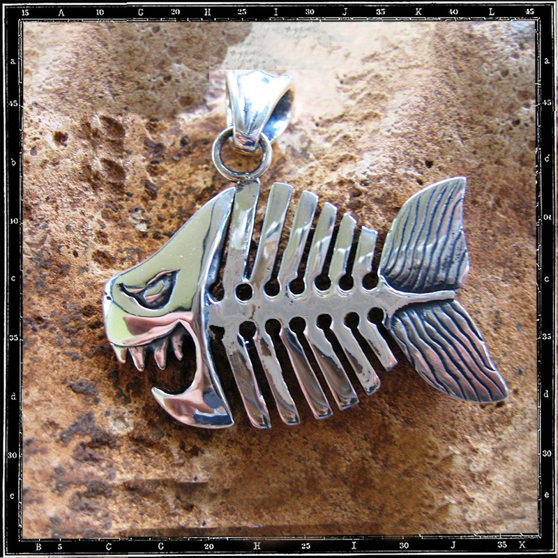 Silver Toned Oval Etched Piranha Pirana Fish Pendant Keychain