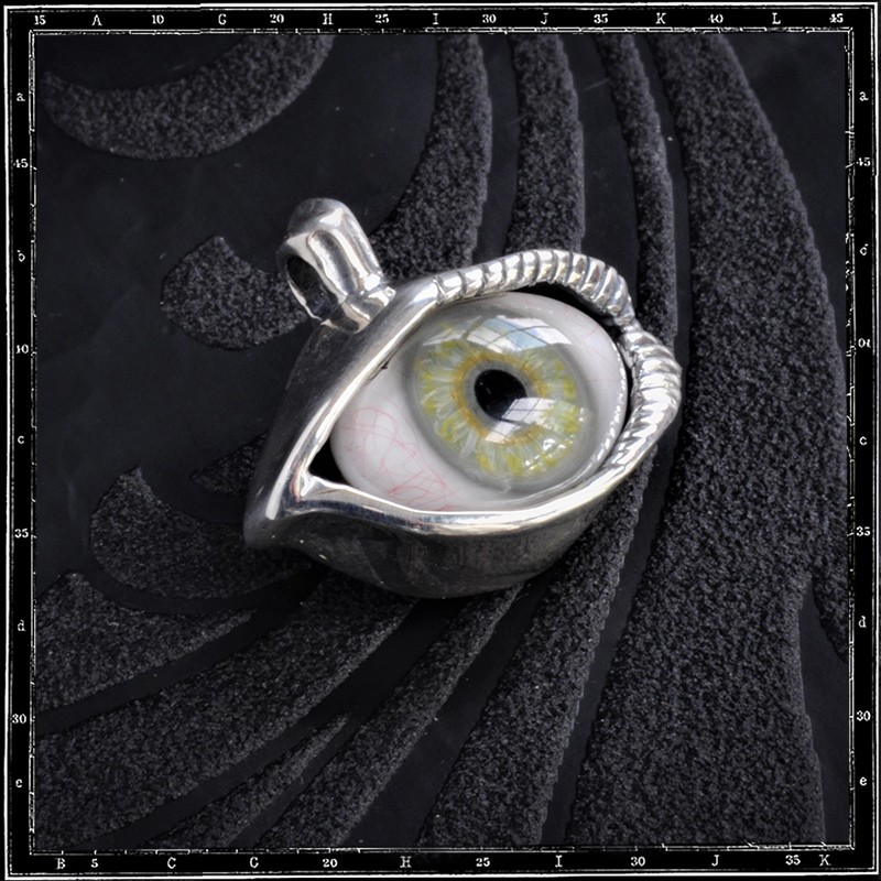 Lash eye pendant