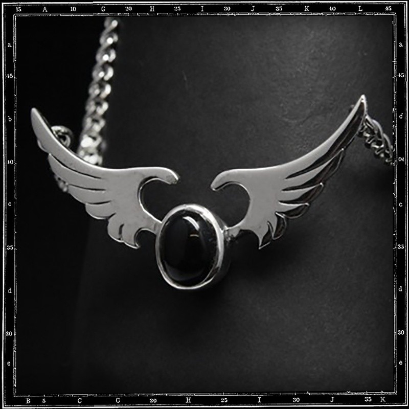 Wings & stone pendant with chain