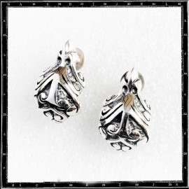 Curved Tudor Stud (pair)
