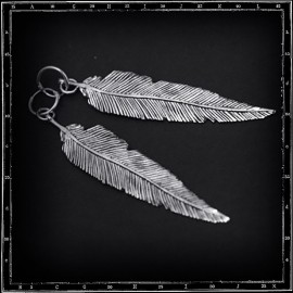 feather hoop earrings (medium)