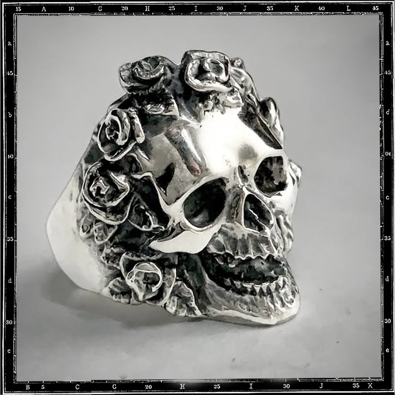 Bed of Roses Skull