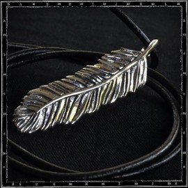 Louvres Feather Pendant (medium)