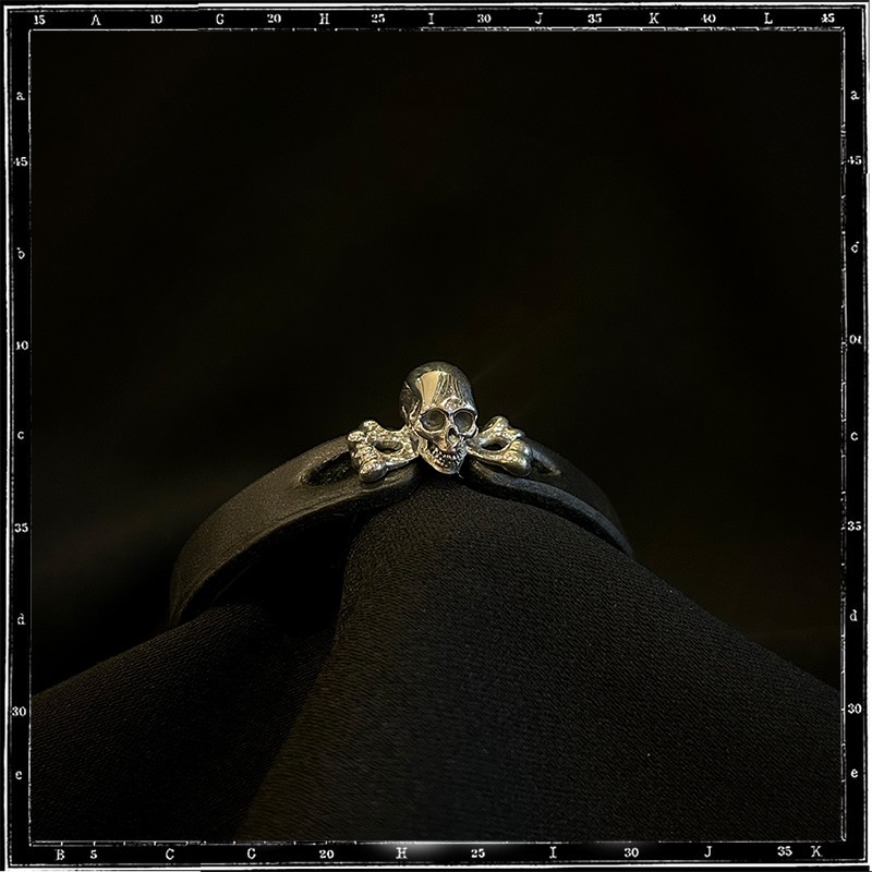 Skull & Crossbone leather bracelet