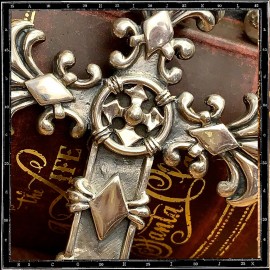 X large classic cross pendant