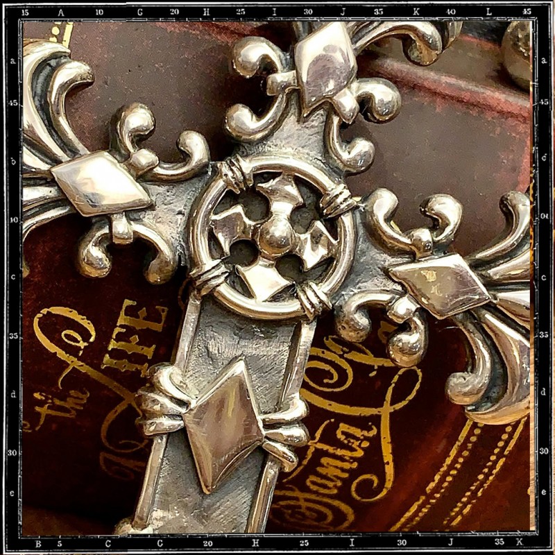 X large classic cross pendant