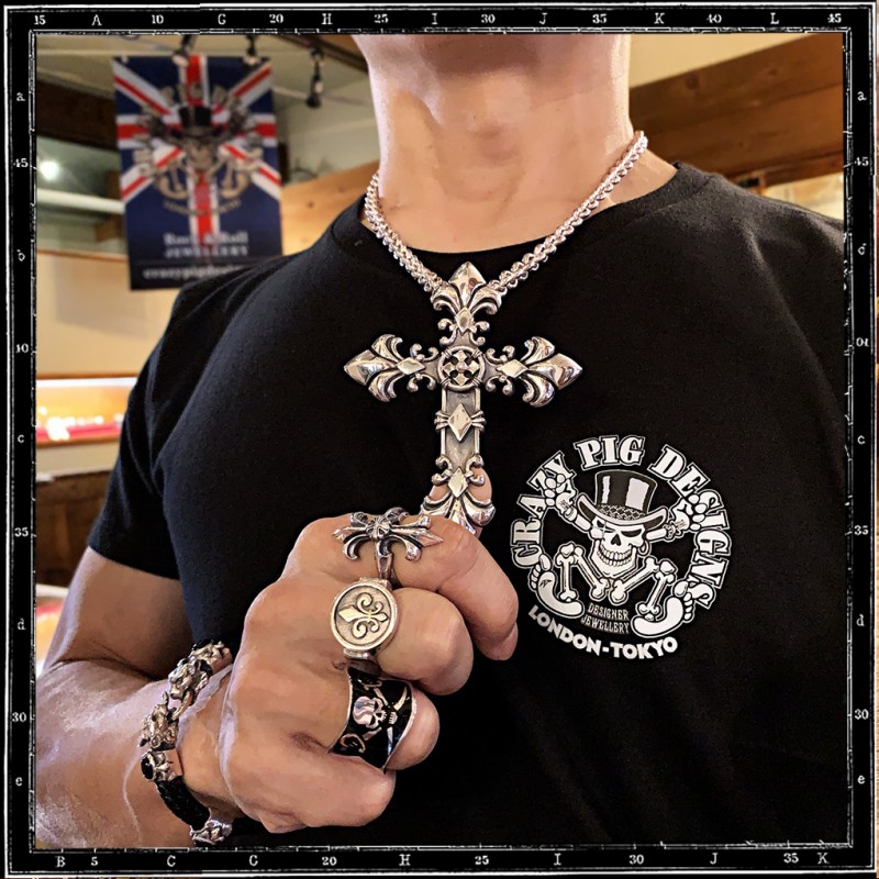 X large classic cross pendant