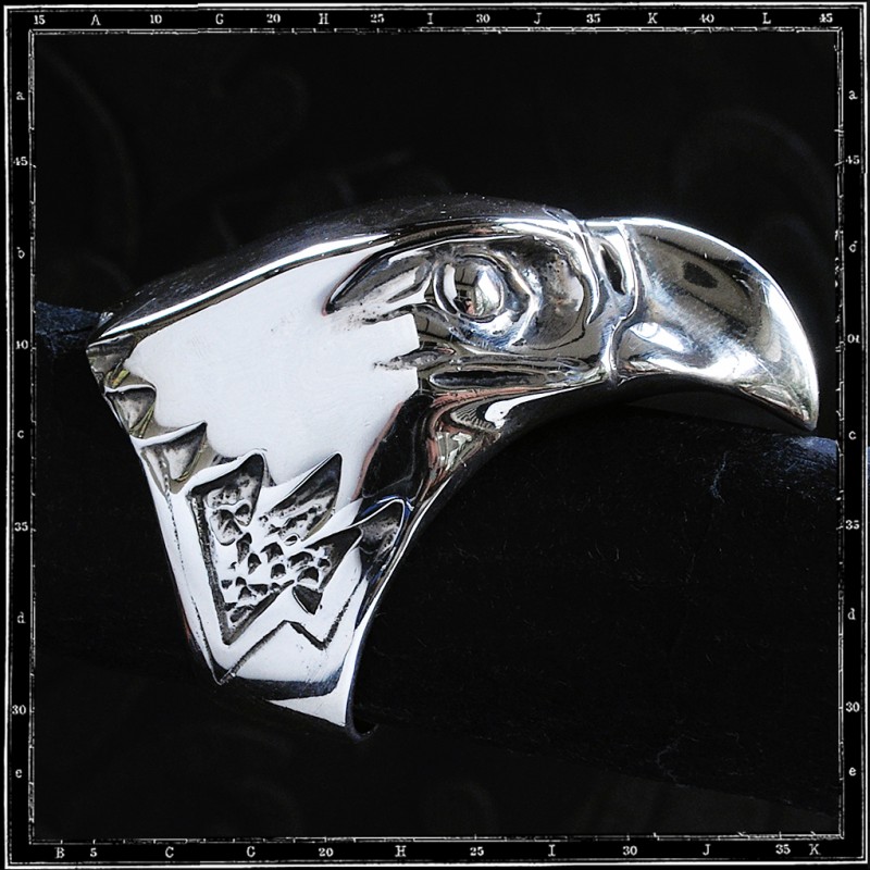 Large eagle head ring
