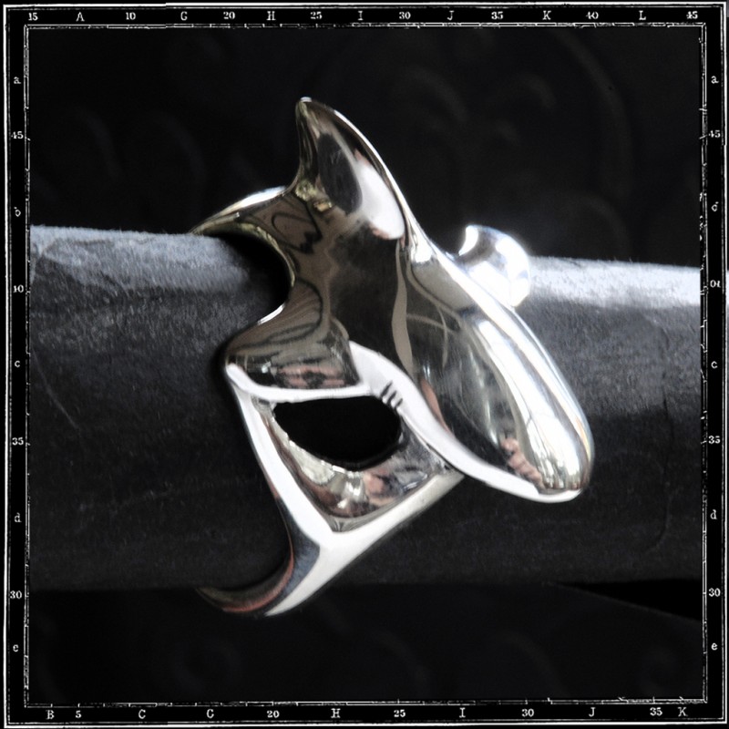 SHARK (WHOLEBODY) RING