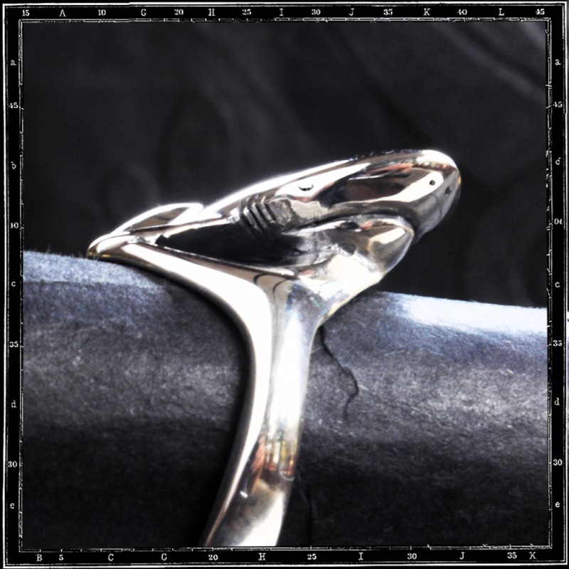 SHARK (WHOLEBODY) RING