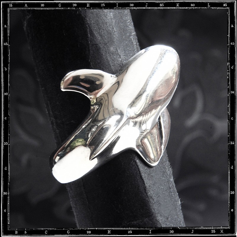 SHARK (WHOLEBODY) RING