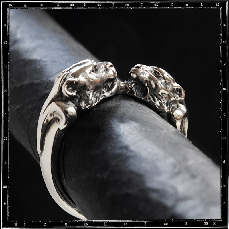Two tiger heads ring