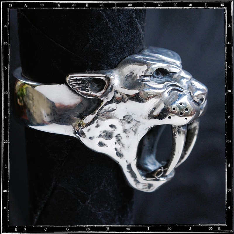Saber tooth tiger ring Saber tooth tiger ring