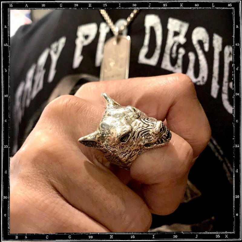 Wolf ring