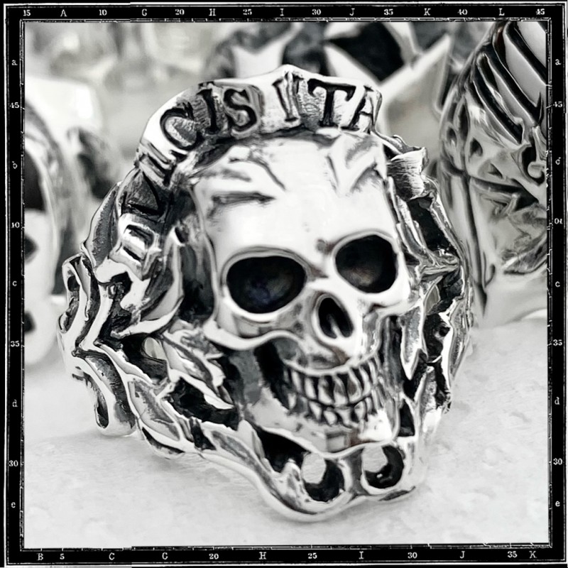 Dulcis Vita Skull Ring