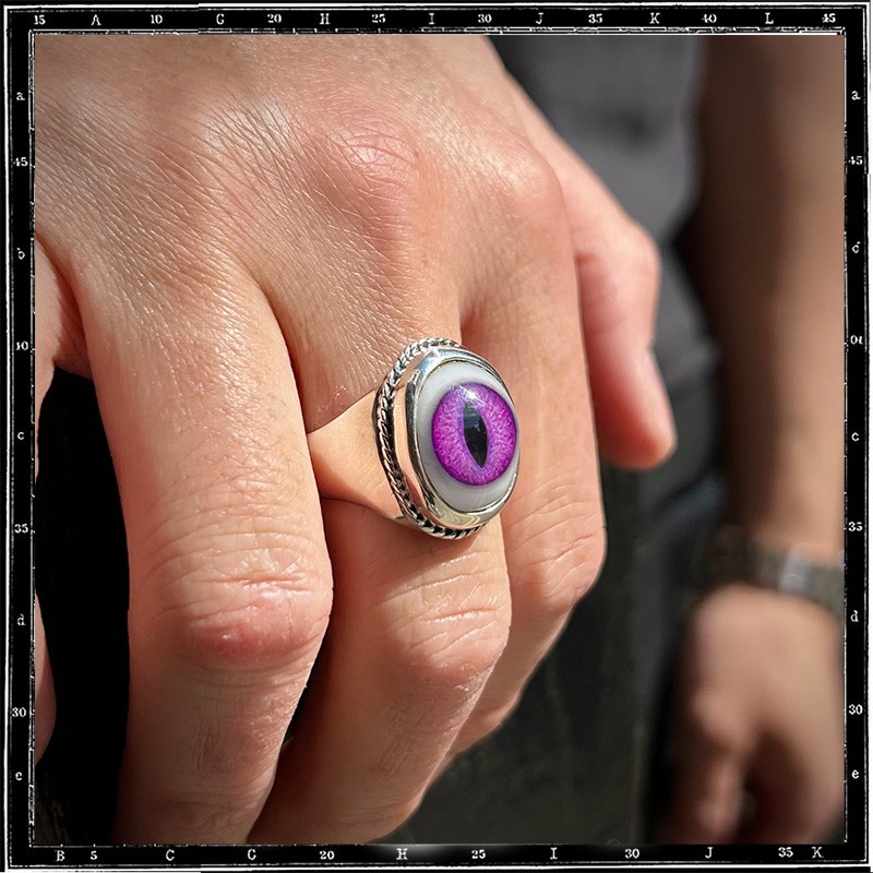 Plain Eye Ring (vertical)