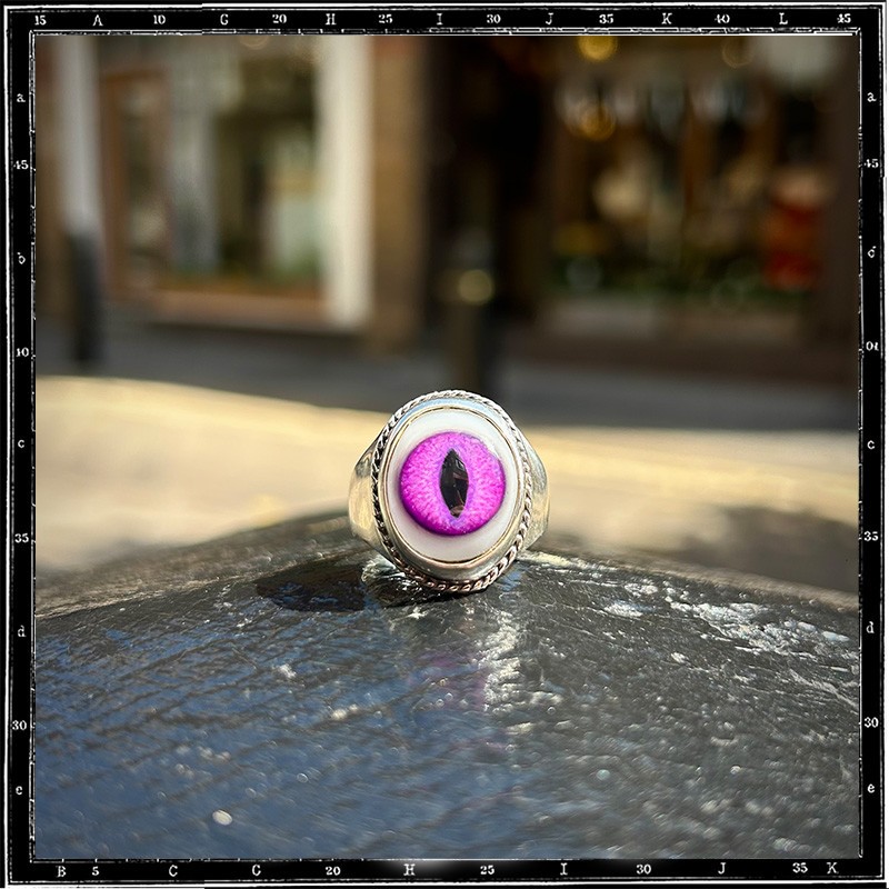 Plain Eye Ring (vertical)