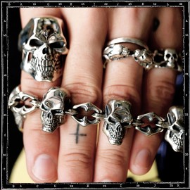 Skull link bracelet Skull link bracelet