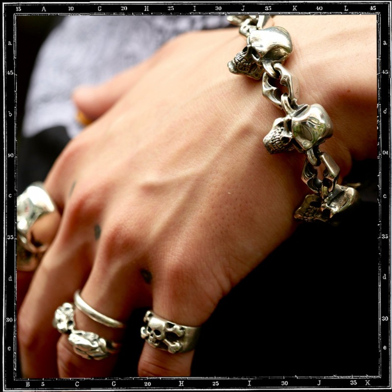 Skull link bracelet Skull link bracelet