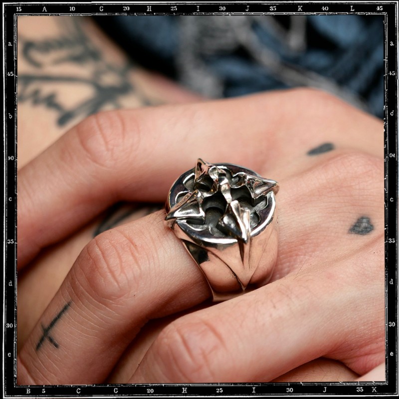 Heavy signet Tudor cross ring Heavy signet Tudor cross ring