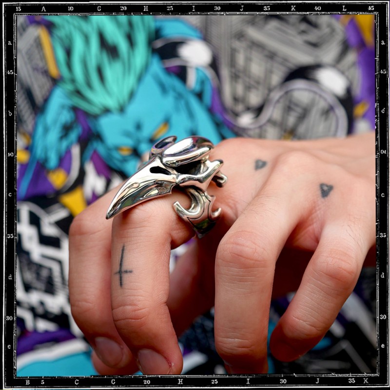 Evil bird skull ring