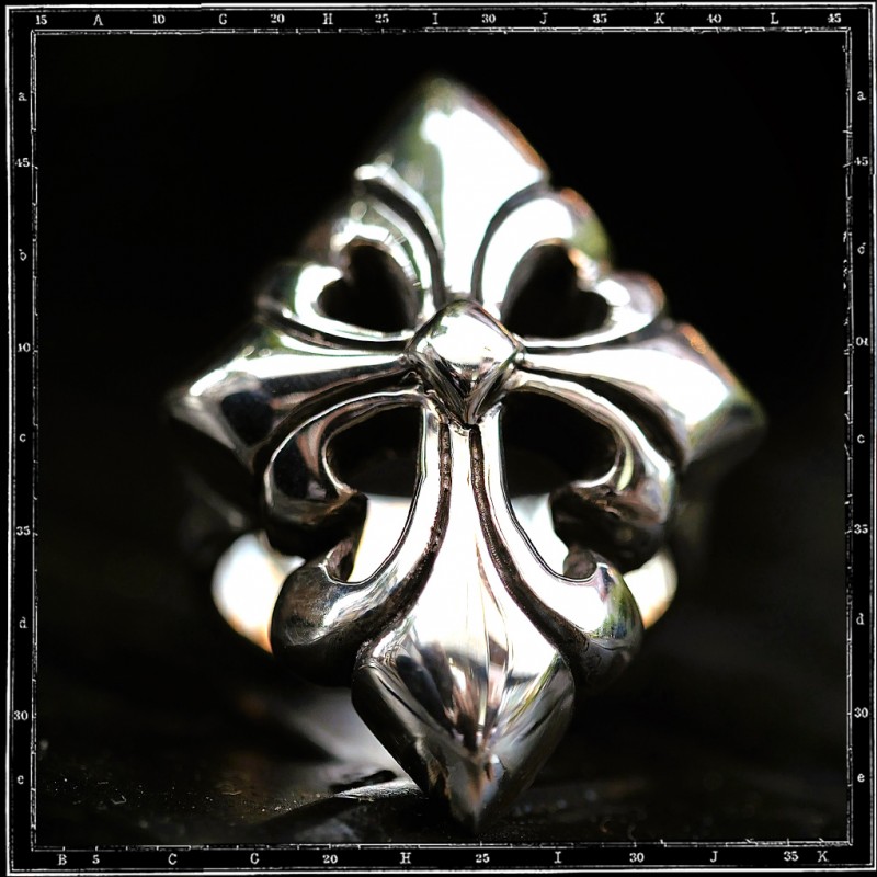 Heavy Tudor cross ring Heavy Tudor cross ring