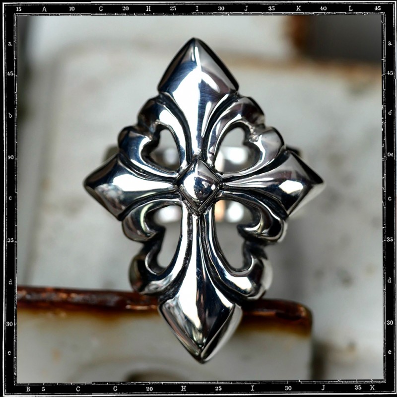 Heavy Tudor cross ring Heavy Tudor cross ring