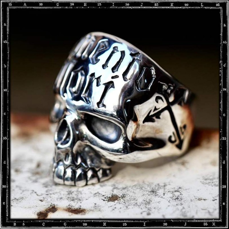 Memento Mori Skull Ring