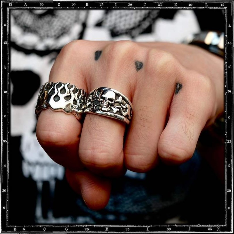 FLAMES BAND RING
