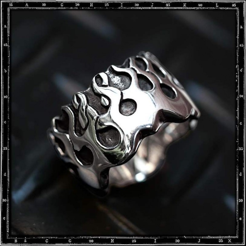 FLAMES BAND RING